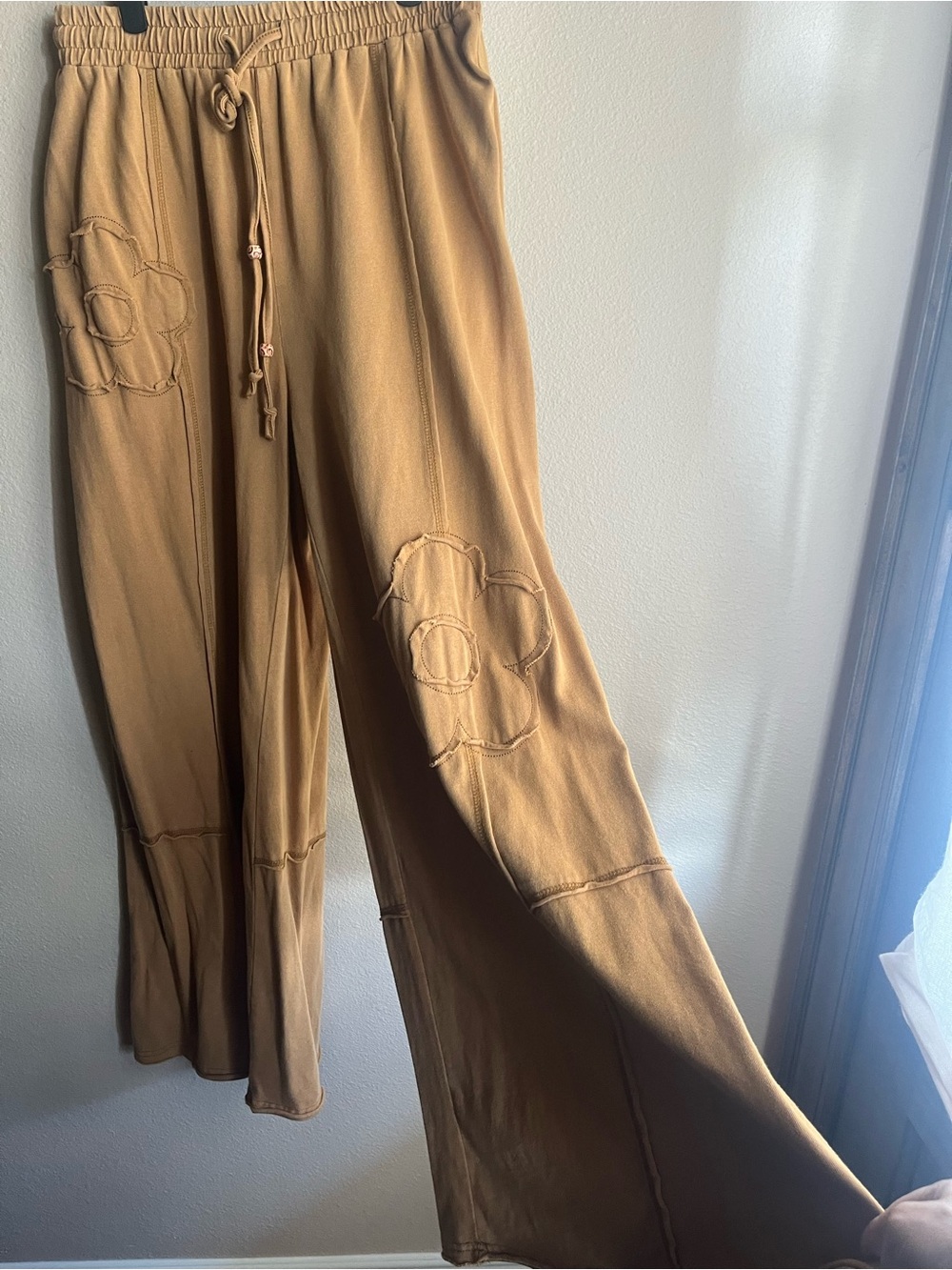 SHEIN Camel/Tan Wide-Leg Drawstring Pants with Floral Appliqué - Picture 5 of 7
